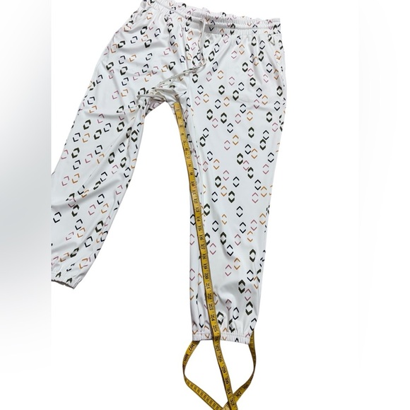 Rachel Zoe. White Joggers with Multicolor Print - Picture 7 of 10